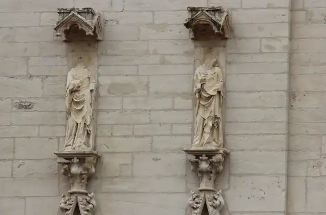 Saint John Cathedral headless statues