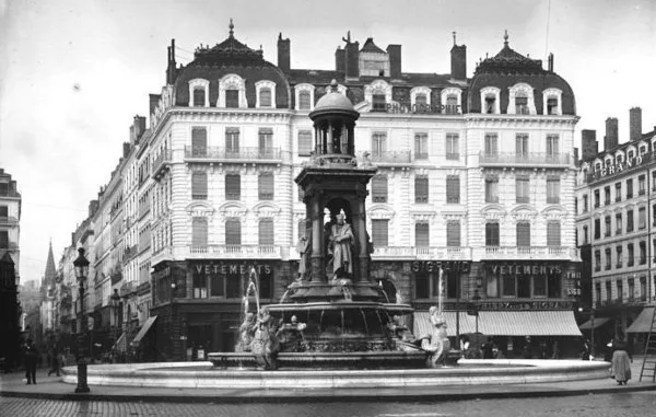 Fountain: Work by Gaspard André