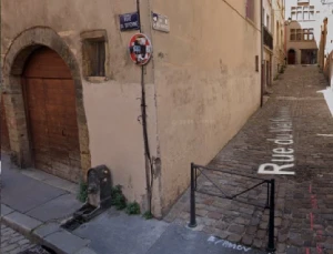 drinking fountain on Doyenné Street, Lyon