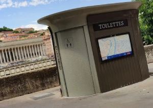 Public toilet on the Quai des Célestins