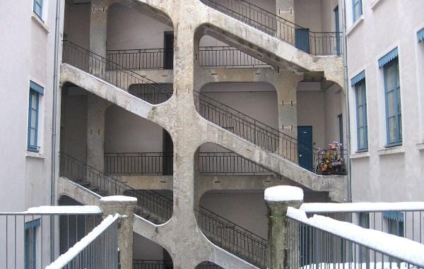La Cour des Voraces et son Escalier Monumental