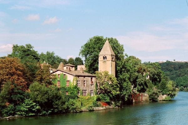 L&rsquo;île Barbe, joyau insulaire de Lyon