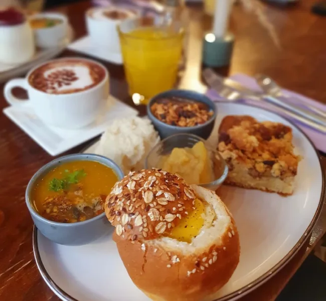 Wednesday: Biscuit shop, tea room and Sunday brunch