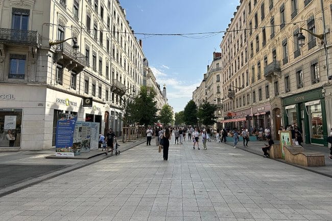 Rue de la Ré, one of the main shopping streets