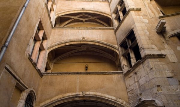 Courtyard of 28 Saint-Jean Street