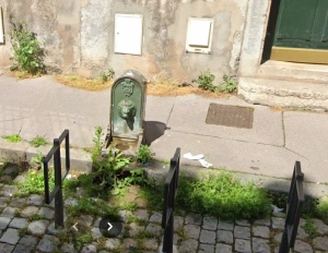 drinking water fountain at 120 Rue Saint-Georges