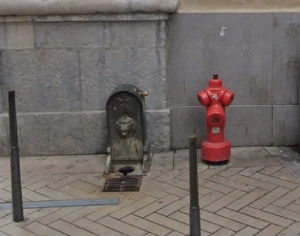 drinking water fountain at 2 rue Bellecordière