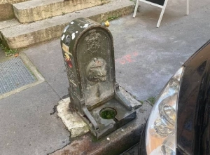 fountain at 3 Rue Louis Carrand 