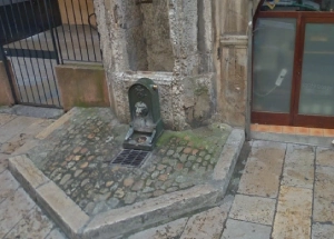 drinking water fountain at 5 Place Neuve