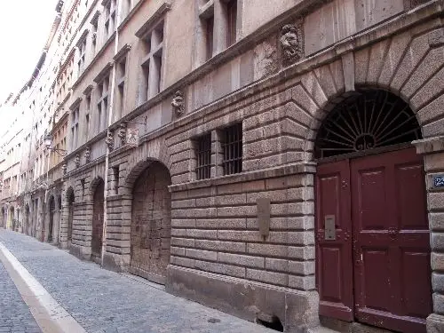 Cour de la maison Dugas au 23 rue Juiverie