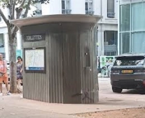 Public toilet at 24 Place Carnot