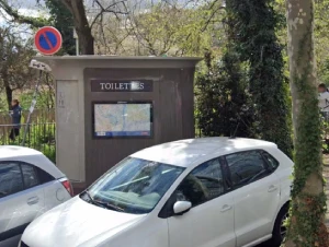 Public toilet at 49 Cours Général Giraud
