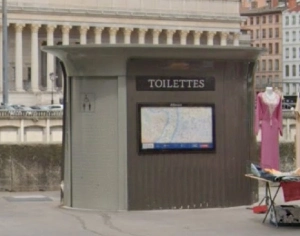 Public toilets opposite 8 Quai des Célestins