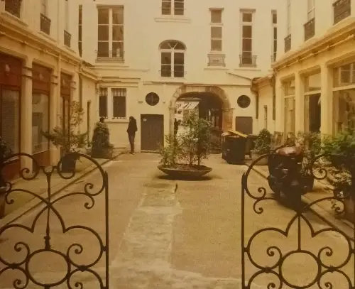 Traboule avec double cour au 81 rue de la république