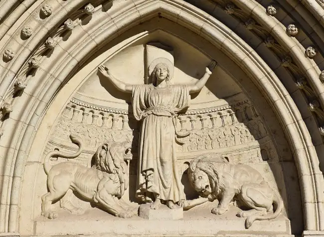 tympan de l'Église Saint-Blandine de Lyon