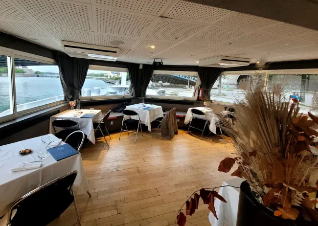 Boat Hermes Restaurant