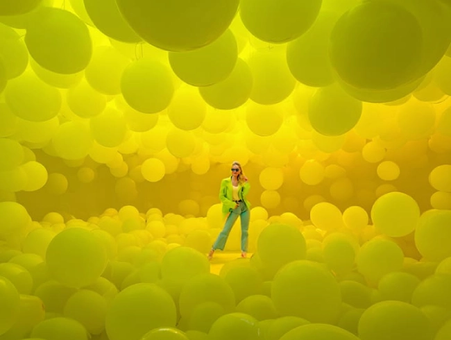 The Dream Rooms in Lyon: Dive into a giant and surreal ball pit!