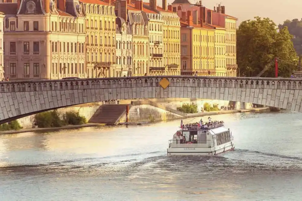 Croisière touristique guidée