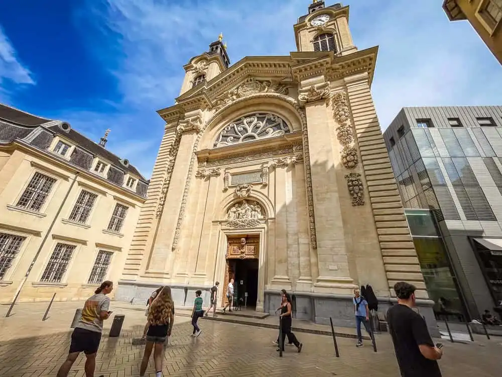 Visite du Vieux-Lyon à Bellecour avec un guide - français