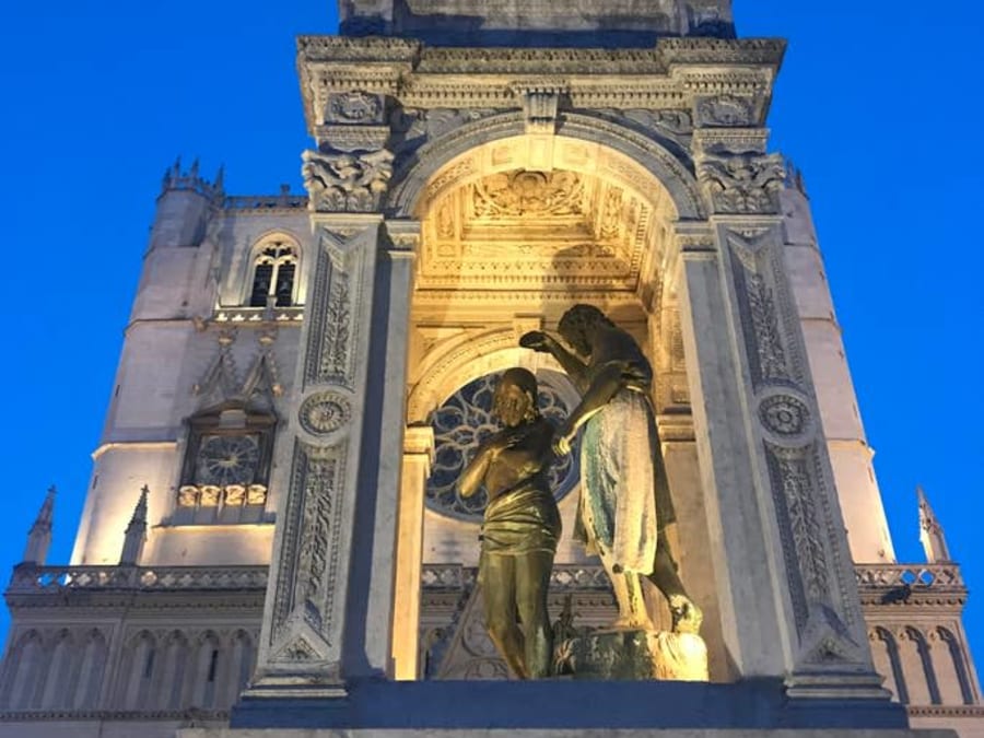 Visite privée nocturne de Lyon (69)