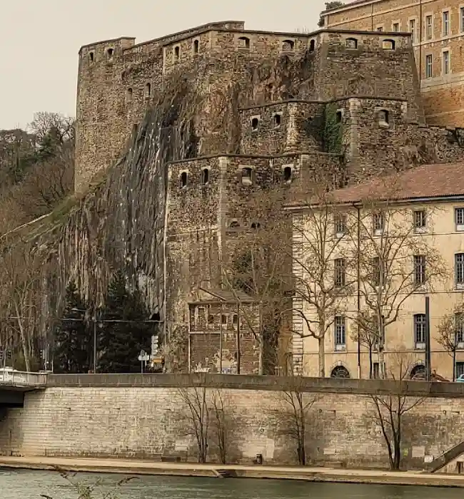 Visite du Fort Saint-Jean (ENFiP Lyon) – Journées du Patrimoine 2026